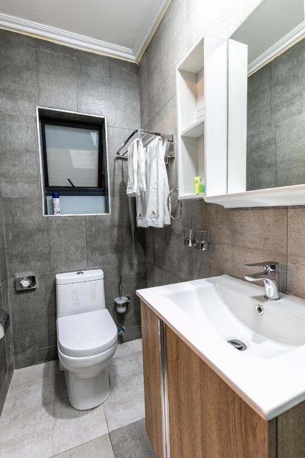 The Melva Guest House Gaborone Esterno foto
